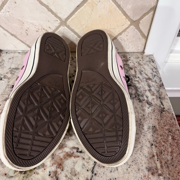 Women’s custom converse size 4 - Picture 2 of 3